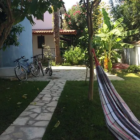 Turtle Bungalows מלון דירות
