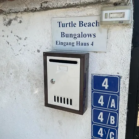 Turtle Bungalows מלון דירות